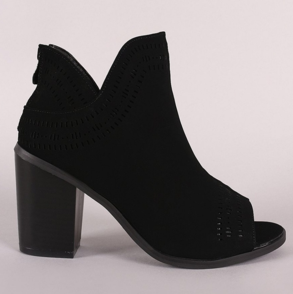 💲SALE 💲Perforated Nubuck Chunky Heeled Booties